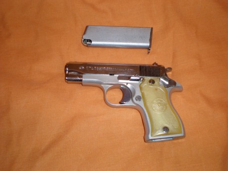 Se vende pistola star calibre 9corto. El modelo es el más reducido, el DKL. Precio 80 Euros. Buen estado. 01