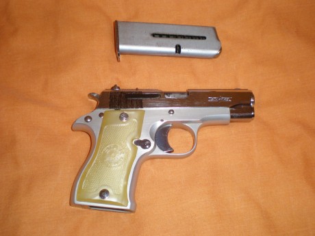 Se vende pistola star calibre 9corto. El modelo es el más reducido, el DKL. Precio 80 Euros. Buen estado. 00