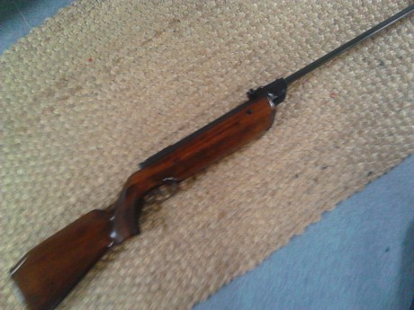 Vendo walther lg53 funcionando perfectamente y en buen estado tanto de pavòn como de madera
precio 195 02