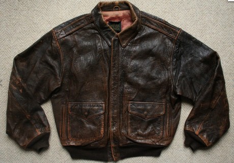 Cambio por corredera en buen estado (cañon corto):Chaqueta de piel autentica, vintage de la marca Avirex, 01