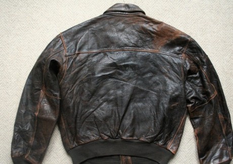 Cambio por corredera en buen estado (cañon corto):Chaqueta de piel autentica, vintage de la marca Avirex, 00