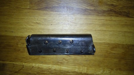 -Cargador Astra 300 no original Astra (funciona bien):20€.
-Cargador Astra constable 22lr, capacidad 10 11
