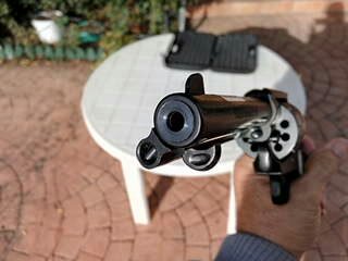 Vendo Revolver Chiappa 1873SA C22LR de 10 tiros nuevo,cañon 4-3/4" pavonado guardado en su caja y 01
