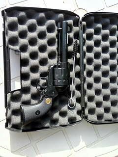 Vendo Revolver Chiappa 1873SA C22LR de 10 tiros nuevo,cañon 4-3/4" pavonado guardado en su caja y 12