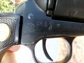 Vendo Revolver Chiappa 1873SA C22LR de 10 tiros nuevo,cañon 4-3/4" pavonado guardado en su caja y 11