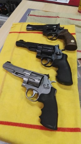 Buenas, vendo estos tres revólveres.

Smith&Wesson 627 performance center de 8 tiros  (VENDIDO) 

Smith&Wesson 01