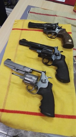 Buenas, vendo estos tres revólveres.

Smith&Wesson 627 performance center de 8 tiros  (VENDIDO) 

Smith&Wesson 00