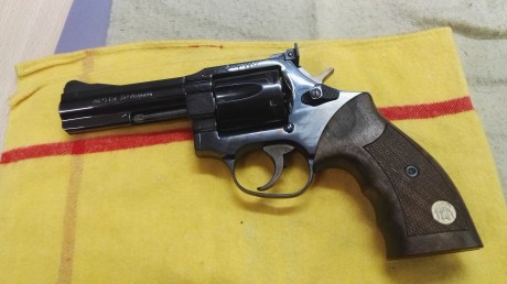 Buenas, vendo estos tres revólveres.

Smith&Wesson 627 performance center de 8 tiros  (VENDIDO) 

Smith&Wesson 32