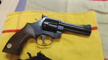 Buenas, vendo estos tres revólveres.

Smith&Wesson 627 performance center de 8 tiros  (VENDIDO) 

Smith&Wesson 31