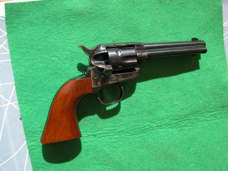 Vendo revolver marca Uberti, cañon 4 3/4", calibre 22, está nuevo solo ha disparado 3 cajas de cartuchos.
Actualmente 00