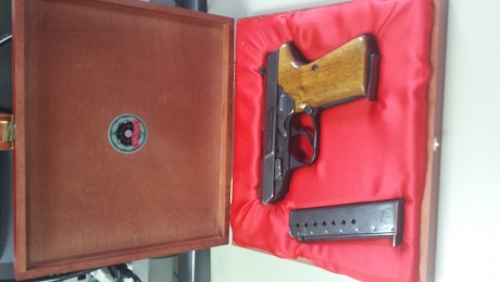 Se vende excelente pistola Walther P5 Compact. 
 Con dos cargadores de 8 cartuchos del 9 mm Parabellum. 00