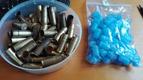 Vendo material tiro de salón calibre .45 Colt, vainas para recargar, y alguna cosilla más.

-Tiro de Salón:
70 00