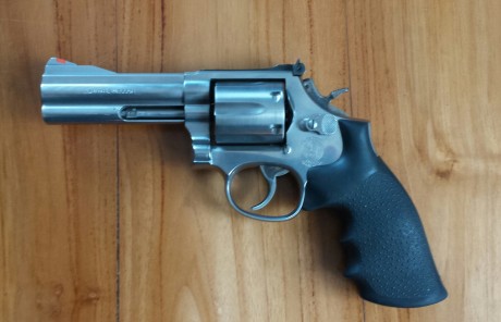 Vendo S&W 686-4 combat inox calibre 357/38 de 4 en buen estado de todo 
El arma esta en la provincia 02