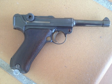 Vendo Luger P-08, fabricada por DWM .

En libro de coleccionista y en estado de tiro.  
Todas las piezas 00