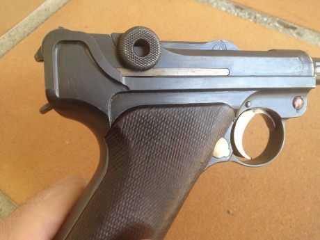 Vendo Luger P-08, fabricada por DWM .

En libro de coleccionista y en estado de tiro.  
Todas las piezas 12