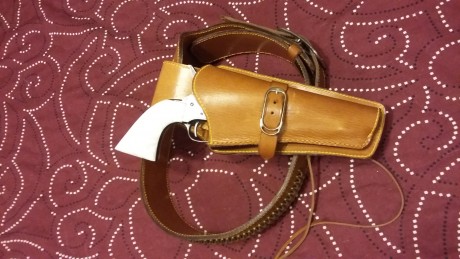 Hola, que vendo funda revolver con cinturón canana del cal 22.
Esta prácticamente nuevo, algún roce sin 02
