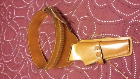 Hola, que vendo funda revolver con cinturón canana del cal 22.
Esta prácticamente nuevo, algún roce sin 00