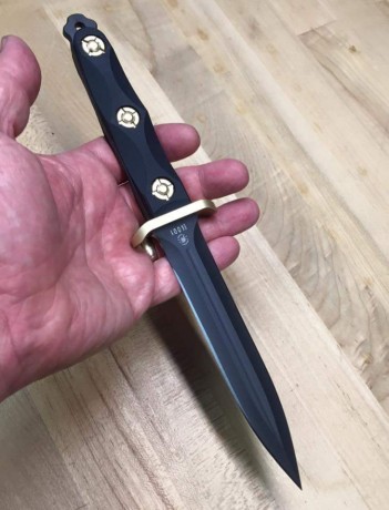 Pues después de la compra de EK - knives por parte de Ka-bar ya tienen en el mercado el nuevo Ek modelo 82