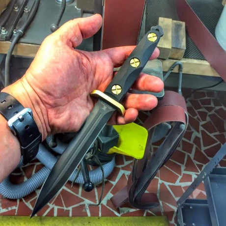 Pues después de la compra de EK - knives por parte de Ka-bar ya tienen en el mercado el nuevo Ek modelo 90