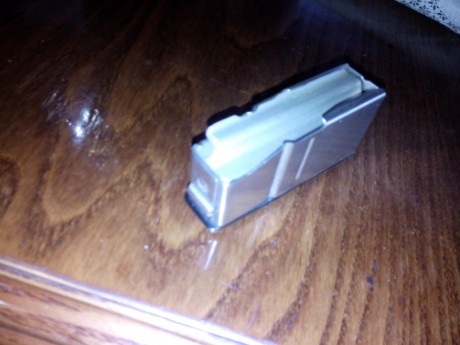 dispongo de este cargador de sako 85 para calibre 7rmg , desconozco si sirve para otros rifles u otros 00