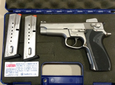 HOLA, VENDO PISTOLA SMITH & WESSON, 9 MM PARABELLUM, MODELO 5906.
ESTÁ POCO USADA. ES UNA GOZADA.
INCLUYE 02