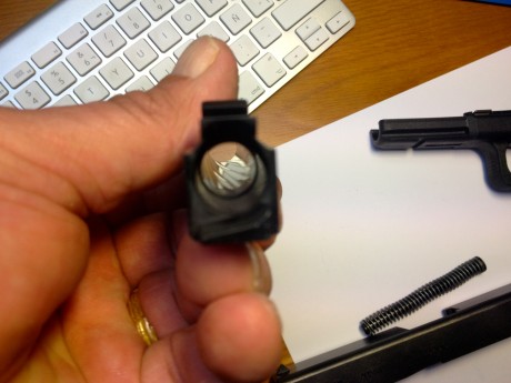 Vendo  GLOCK 21 Cal 45.
Estuche GLOCK , dos cargadores, pieza de ayuda de carga y manual de instrucciones.
Precio: 80
