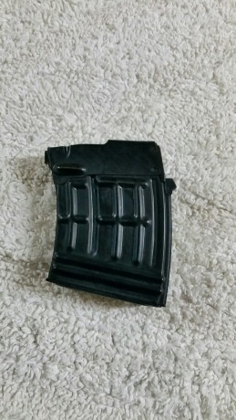 Hola de nuevo, mas cargadores en venta,
1 para AR 15 de plastico transparente 10 tiros  .... 20 Euros 01