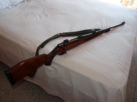 Vendo rifle marca SAUER modelo 90, calibre (30.06), tiene montado un visor SWAROVSKI modelo HABICHT (1.5-6X42) 02