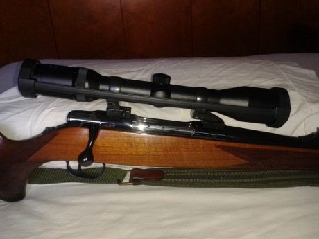 Vendo rifle marca SAUER modelo 90, calibre (30.06), tiene montado un visor SWAROVSKI modelo HABICHT (1.5-6X42) 01