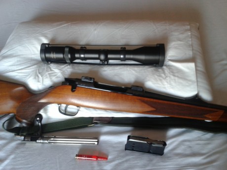 Vendo rifle marca SAUER modelo 90, calibre (30.06), tiene montado un visor SWAROVSKI modelo HABICHT (1.5-6X42) 00