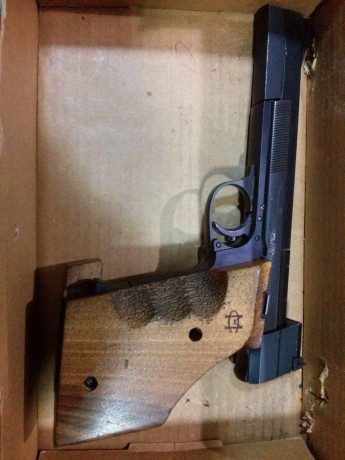 Vendo hamerli con cacha anatómica estado regular , perfecta para subir de categoría  calibre 22 esta en 00