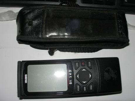 Saludos....sigo vaciando cajones....vendo GPS Garmin 12. TOTALMENTE NUEVO en gomas, pantalla y carcasa...lo 02