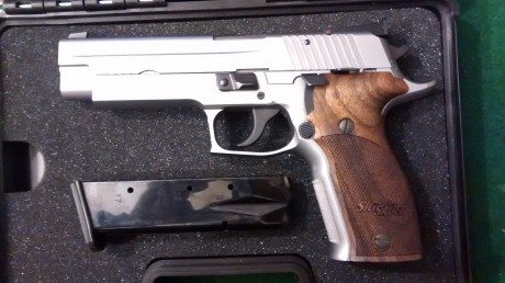 Hola, vendo pistola SIG SAUER P226 X-Five Allround calibre 9pb
Está en perfecto estado.
Cachas de madera 00