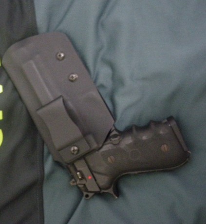 Me han dejado colgada esta funda, es una funda de kydex para beretta 92, nueva a estrenar.

30 euros portes 01