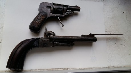 Vendo para Libro de Coleccionista estas dos piezas muy antiguas, las dos 225e + portes si es fuera de 10