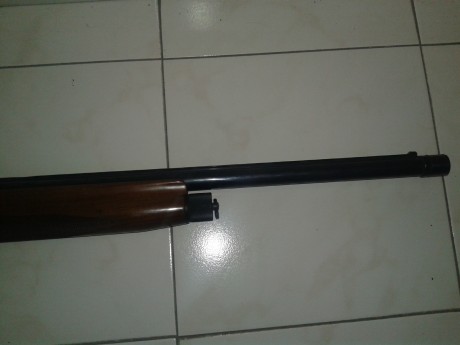 Se vende repetidora benelli 121 sl, super ligera.Cañon de 61 cm y 3 ***.
Tiene cubre roscas y 3 choques 12
