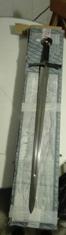 Espada templaria de acero toledano comprada en tienda de Toledo, hoja 75 cm , total 95 cm.
Precio: 70 01