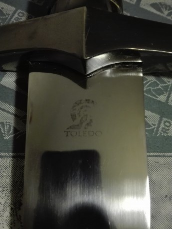 Espada templaria de acero toledano comprada en tienda de Toledo, hoja 75 cm , total 95 cm.
Precio: 70 00