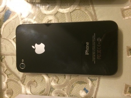iPhone 4s de 16 GB libre.
Tiene pocas marcas de uso, siempre ha estado con funda.
No está bloqueado por 10