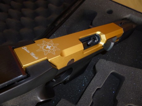 Vendo Hammerli SP20 (no RRS) del .22LR, bicolor en dorado y negro, con dos cargadores y maletín original. 10