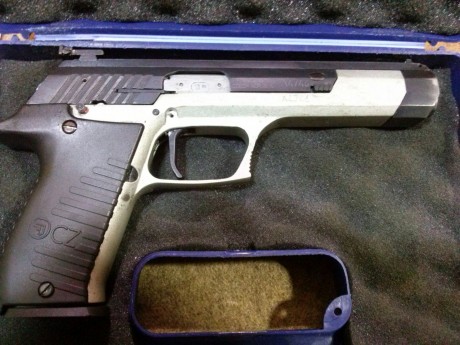 Vendo cz sport  22lr  mucho uso buena para iniciarse estado regular .
Precio 100 € 00