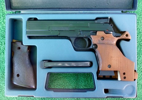 Vendo esta robusta Beretta 89 Gold Standard del 22lr de acero por todos los sitios menos por las cachas.
Gatillo 00