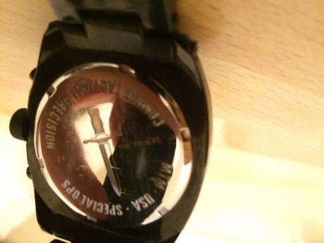 Vendo exclusivo reloj militar de la prestigiosa marca americana MTM Special OPS.
Tiene numero de serie 10