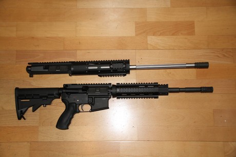 Rifle semiautomático Schmeisser tipo M4, impecable, muy pocos disparos. Cañón 14,5". Modelo muy bien 10