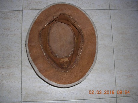 Vendo funda de revolver y sombrero.
El sombrero usado un par de veces, aunque está algo arrugado, pero 12