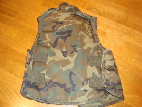 Muy buenas compañeros.

Vendo un Chaleco Antifragmentos del Ejercito Español
Tiene uso, ya que durante 00