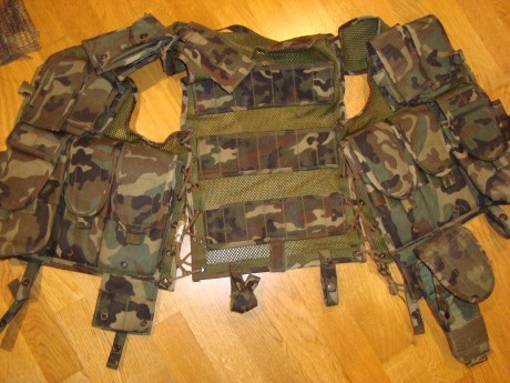 Muy buenas compañeros.

Vendo un Chaleco Porta equipo del Ejercito Español
Esta nuevo, tan apenas lo he 00