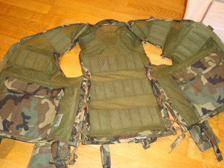 Muy buenas compañeros.

Vendo un Chaleco Porta equipo del Ejercito Español
Esta nuevo, tan apenas lo he 10
