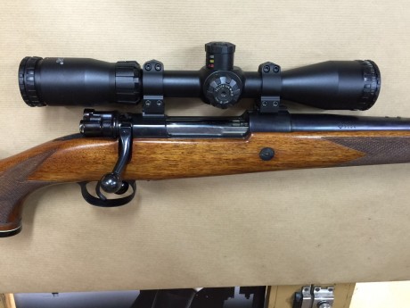 Vendo por no usar rifle Dumoulin en cal. 300 Wby magnum. El rifle se vende con con dos culatas una, la 62
