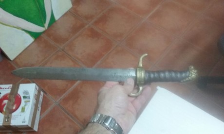 Hola a todos:
¿Alguien sabría decirme qué tipo de pieza es ésta que os presento?.
Muchas gracias. 01